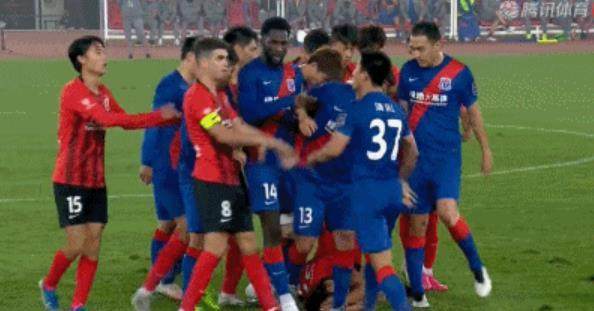 开云-沪上德比不缺火爆元素 奥斯卡4助攻+被掌掴+红牌