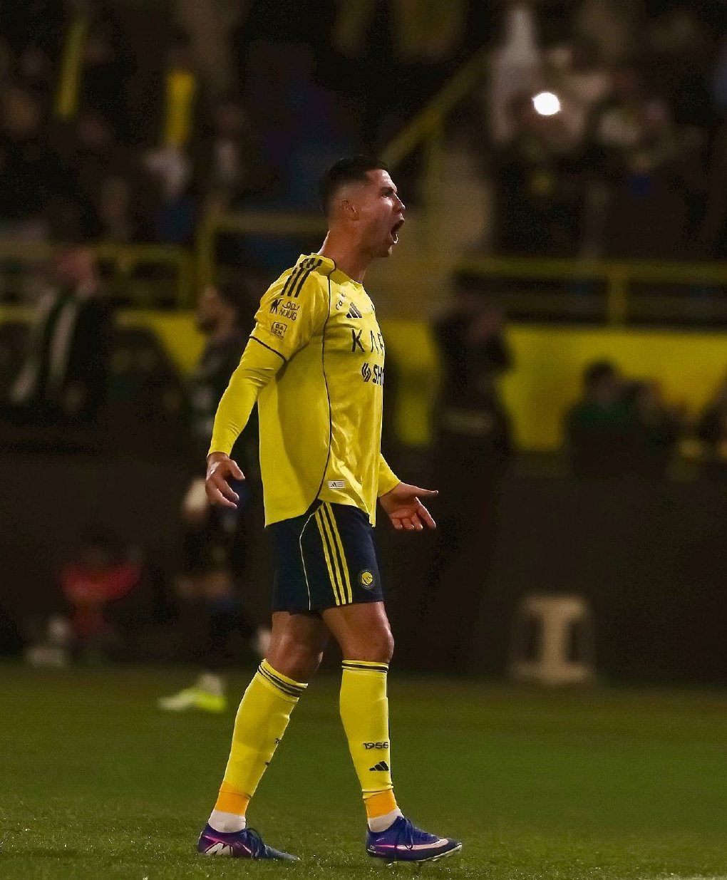 开云官网-C罗躲球！越位！跳水！0进球0助攻！评分接近全场垫底！