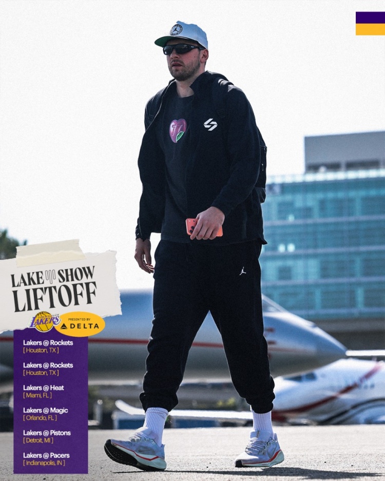 开云官网-开启六连客！湖人官推晒客场之旅登机照：出差